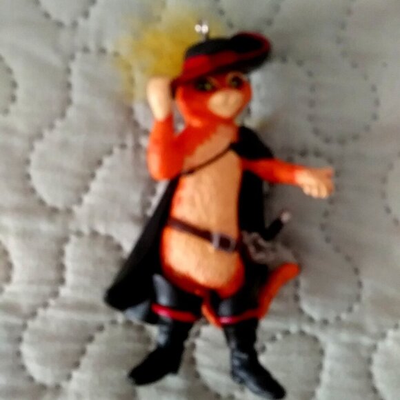 Puss in BOOTS 2011 Hallmark Ornament QXI2617 Old Stock - Picture 10 of 12